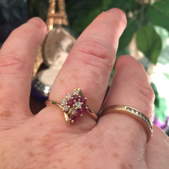 14k Gold Ruby & Diamond cocktail ring - Picture 5 of 9